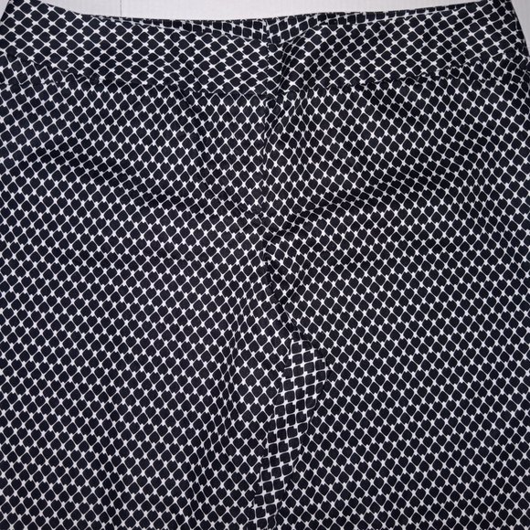 WORTHINGTON WOMAN MODERN FIT COTTON BLEND CAPRI PANTS - Picture 4 of 15
